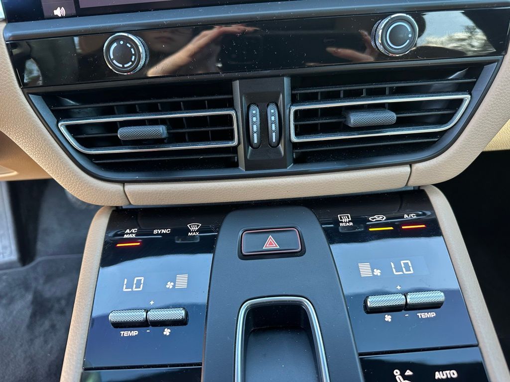 Thumbnail: 2024 Porsche Macan - 26