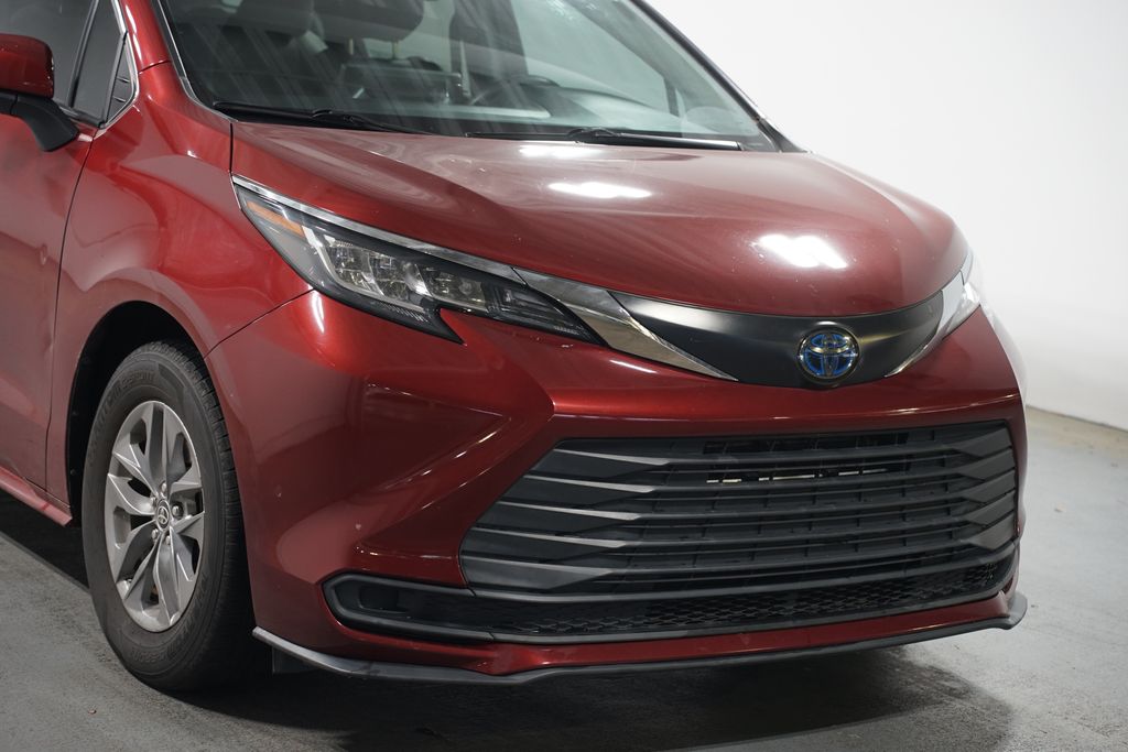 Thumbnail: 2022 Toyota Sienna - 4
