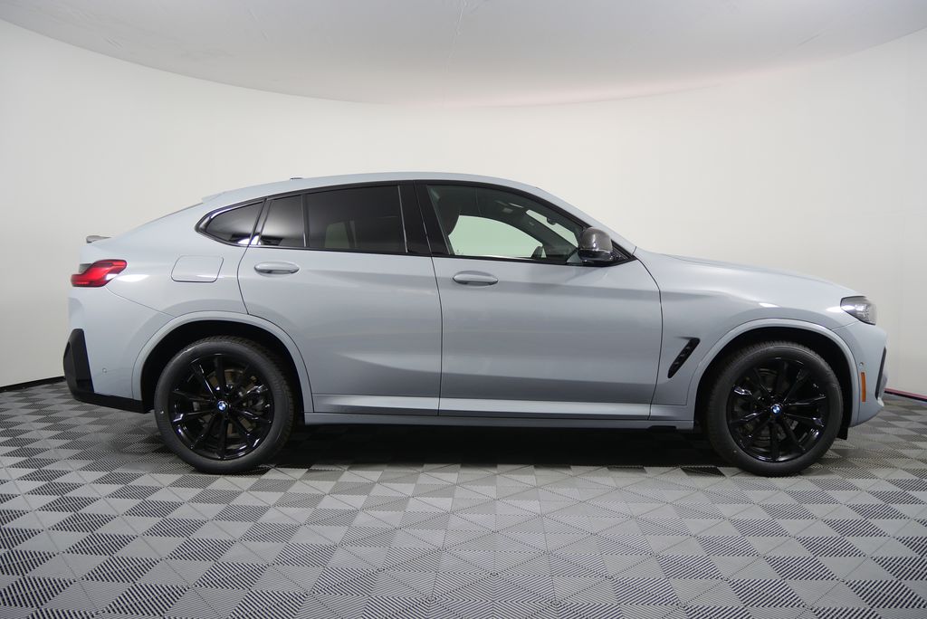 Thumbnail: 2025 BMW X4 - 2