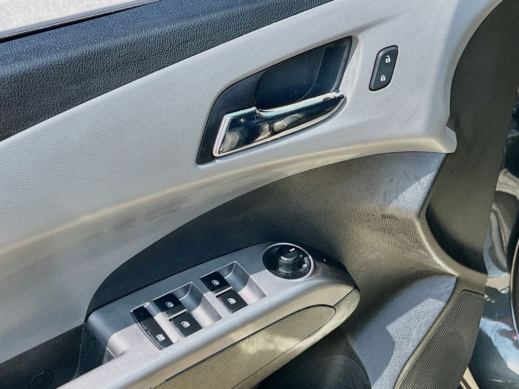 Used 2020 Gray Chevrolet Premier image 17
