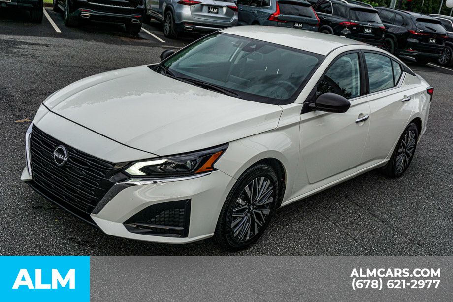 Used 2025 White Nissan 2.5 SV image 14