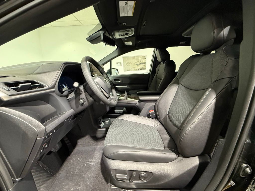 Thumbnail: 2025 Toyota Sienna - 13