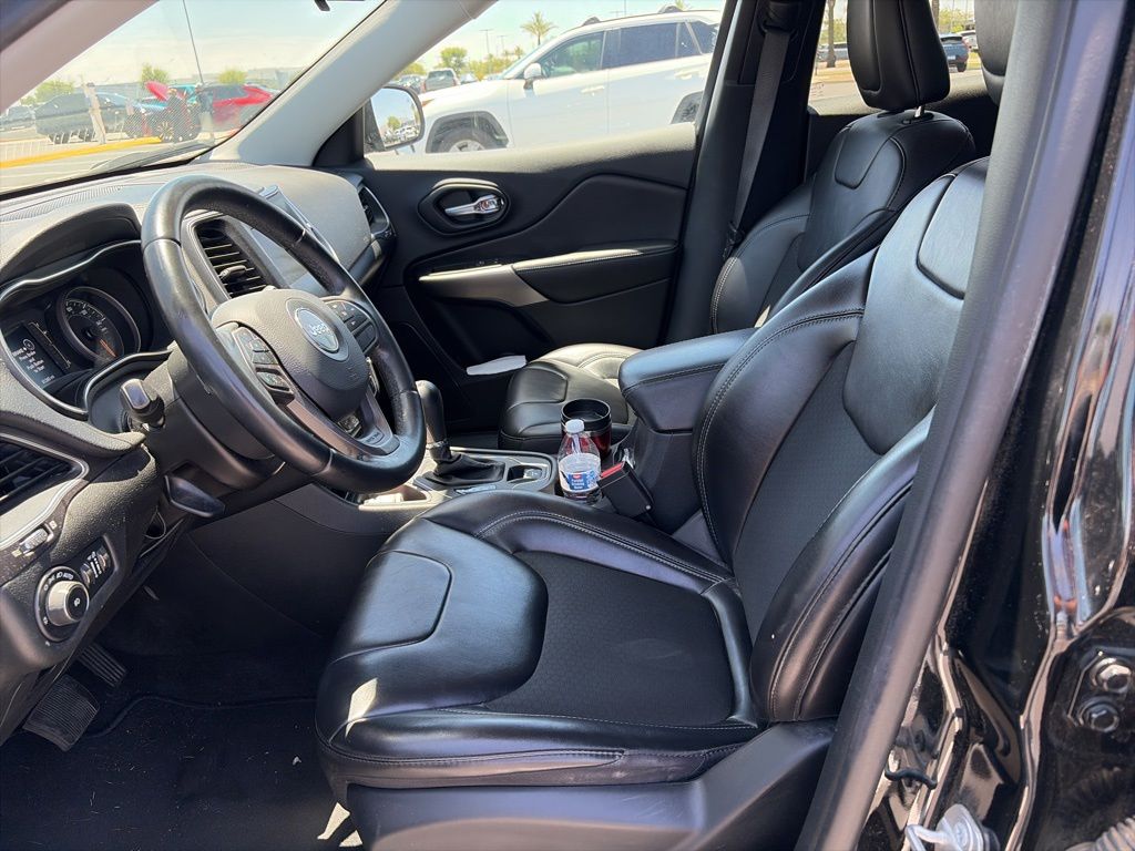 Thumbnail: 2019 Jeep Cherokee - 10