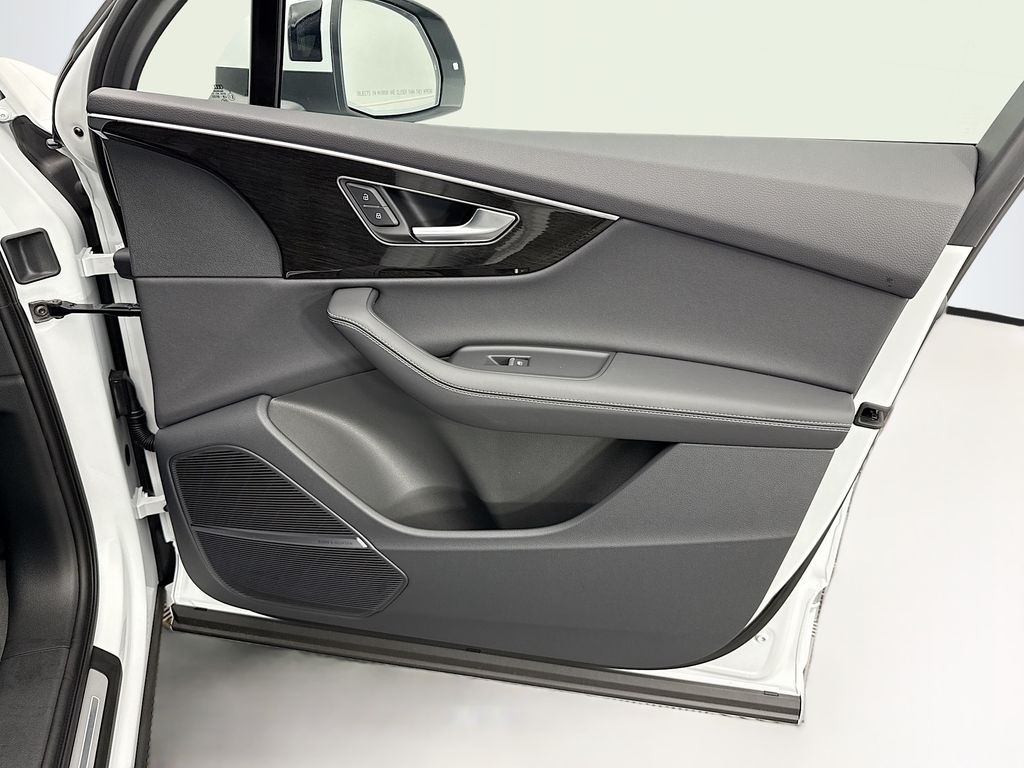 Thumbnail: 2026 Audi Q7 - 26