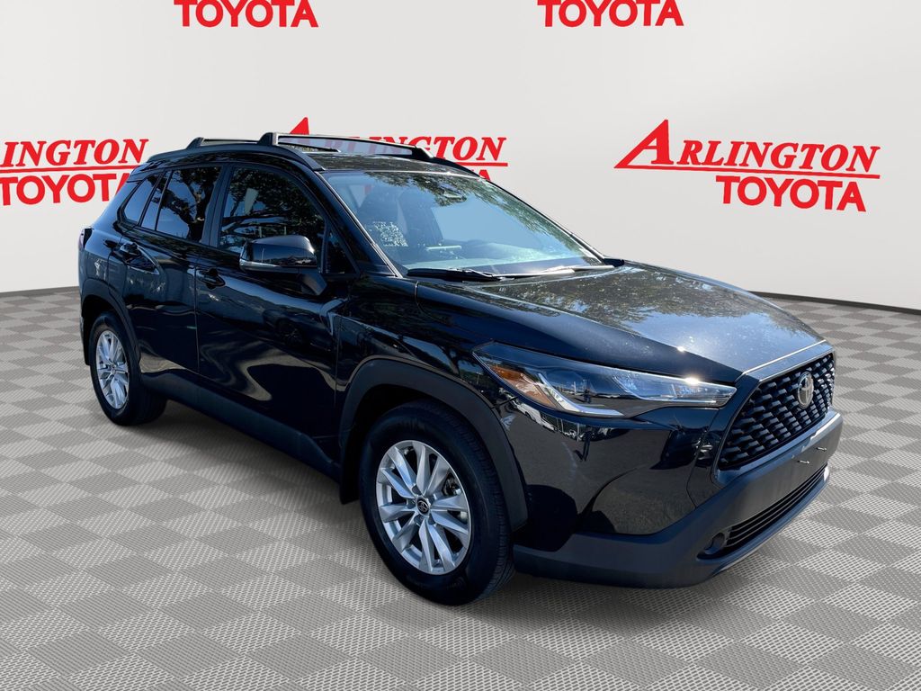 2023 Toyota Corolla Cross LE's photo