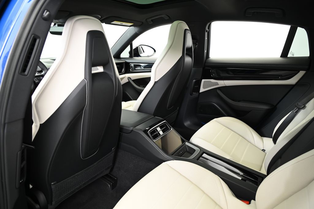 Thumbnail: 2024 Porsche Panamera - 32
