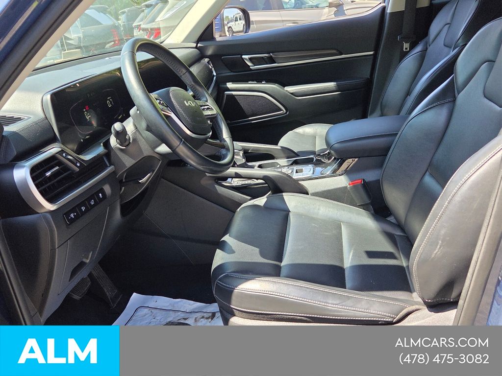 Used 2025 Black Kia S image 6