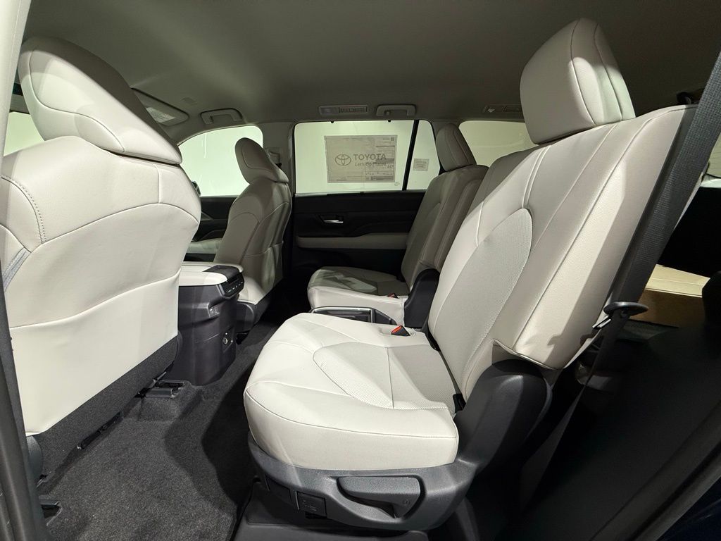 Thumbnail: 2026 Toyota Grand Highlander - 18