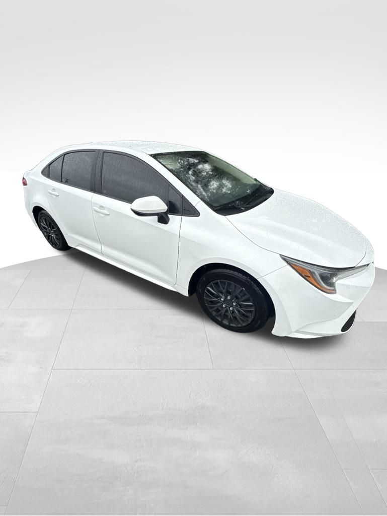 Used 2022 White Toyota LE image 3