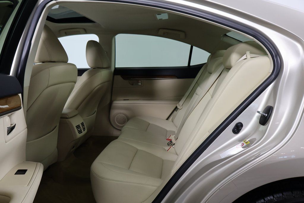 Thumbnail: 2013 Lexus ES - 11