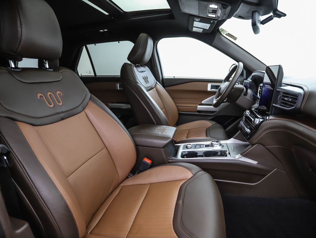 Thumbnail: 2023 Ford Explorer - 32