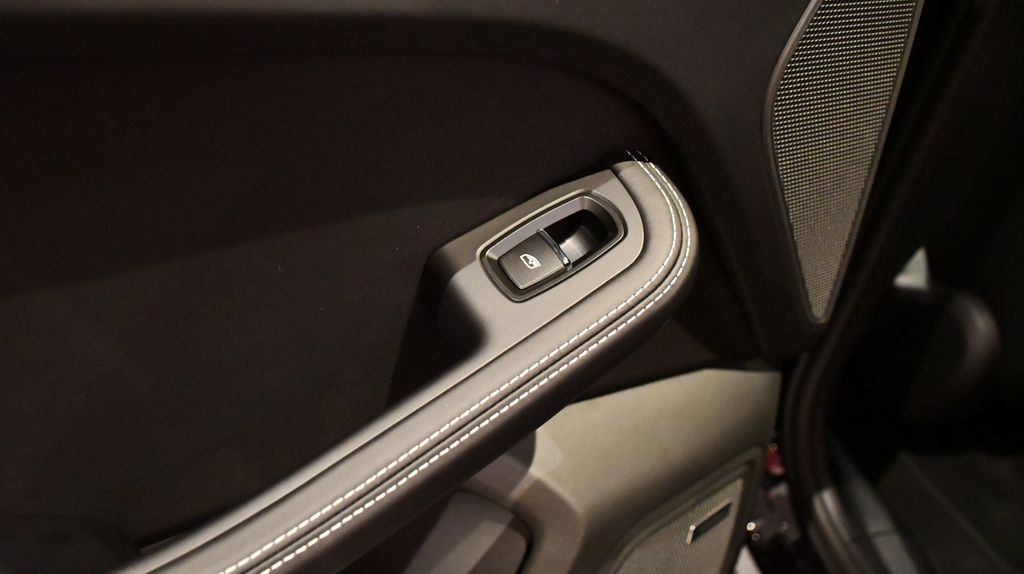 Thumbnail: 2026 Porsche Macan - 23