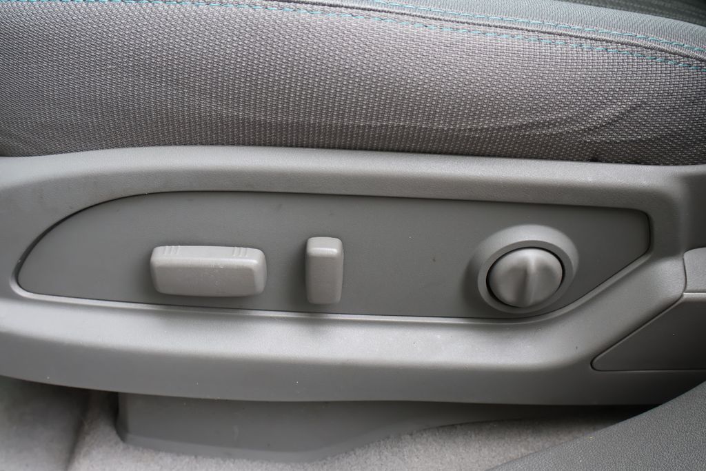 2013 Chevrolet Traverse LS 28