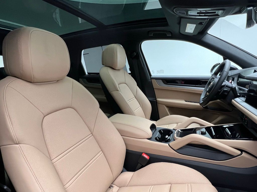 Thumbnail: 2026 Porsche Cayenne - 18