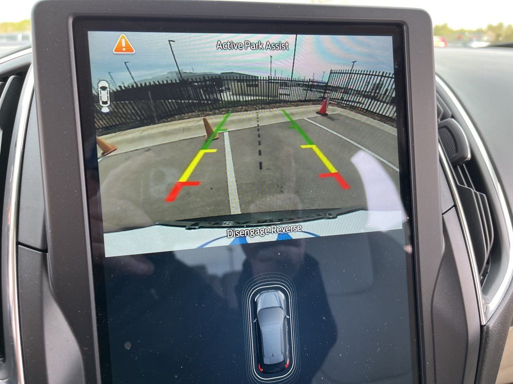 Thumbnail: 2022 Ford Edge - 25