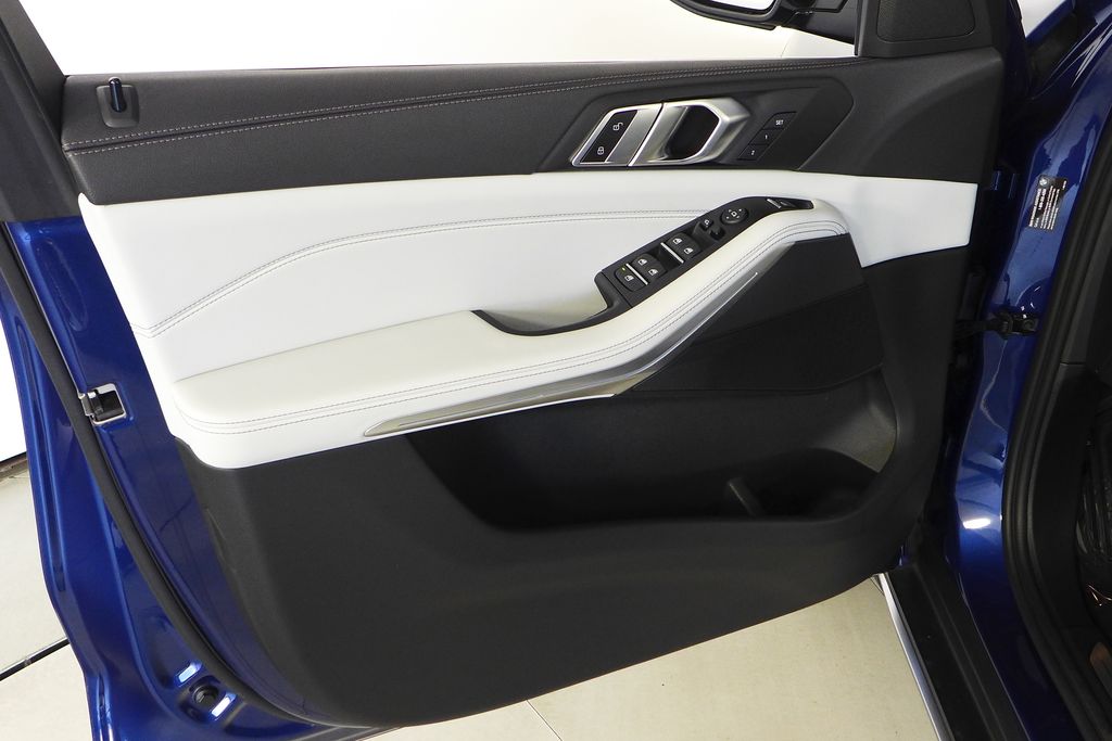 Thumbnail: 2023 BMW X5 - 11