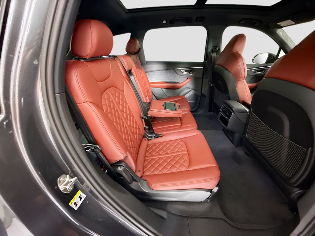 Thumbnail: 2026 Audi SQ7 - 23