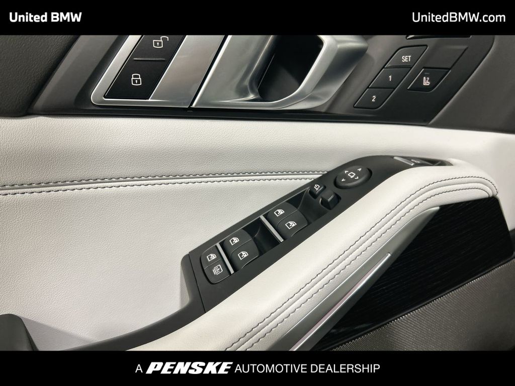 Thumbnail: 2026 BMW X7 - 11