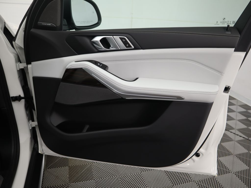 Thumbnail: 2026 BMW X5 - 26