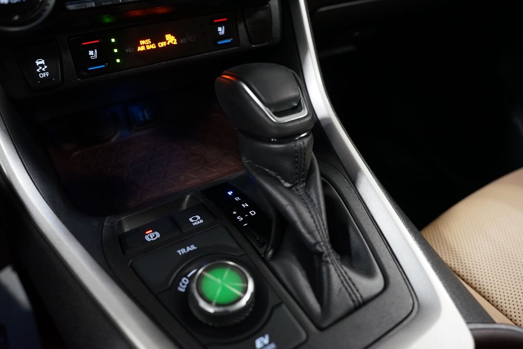 Thumbnail: 2024 Toyota RAV4 - 21