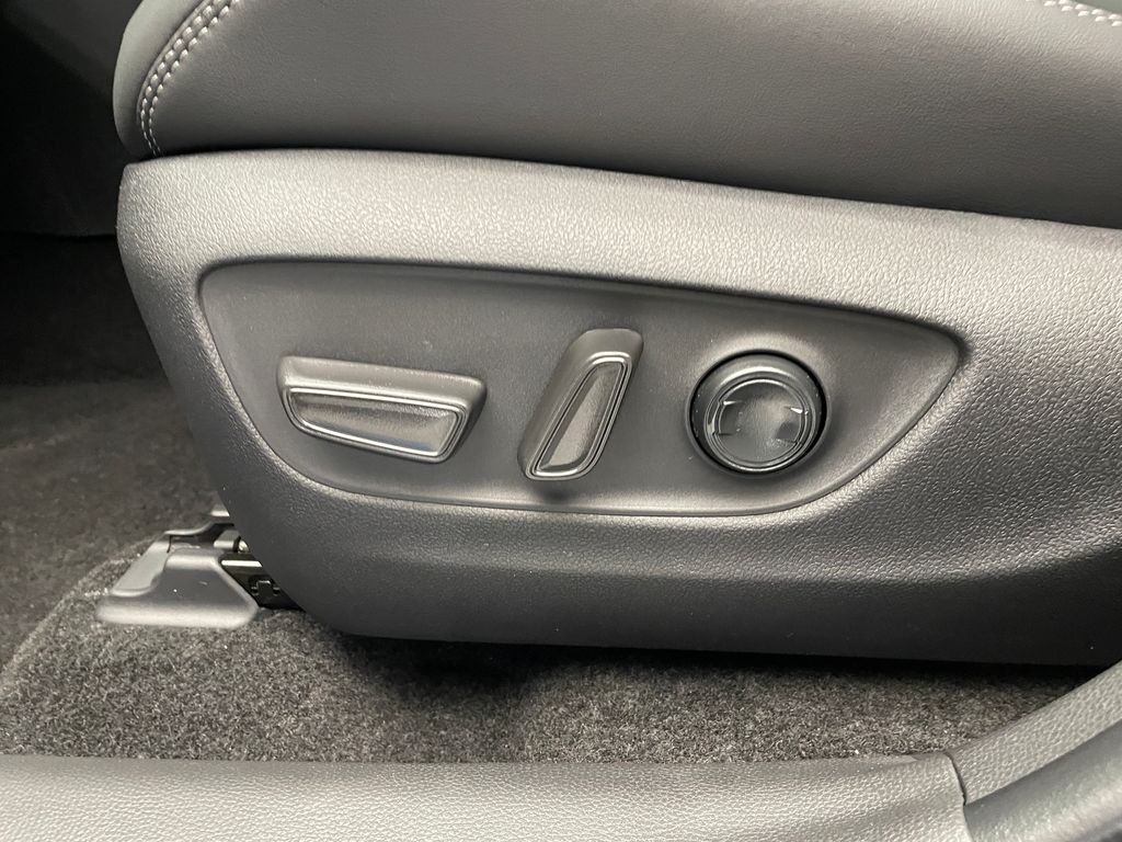 Thumbnail: 2025 Toyota RAV4 - 14