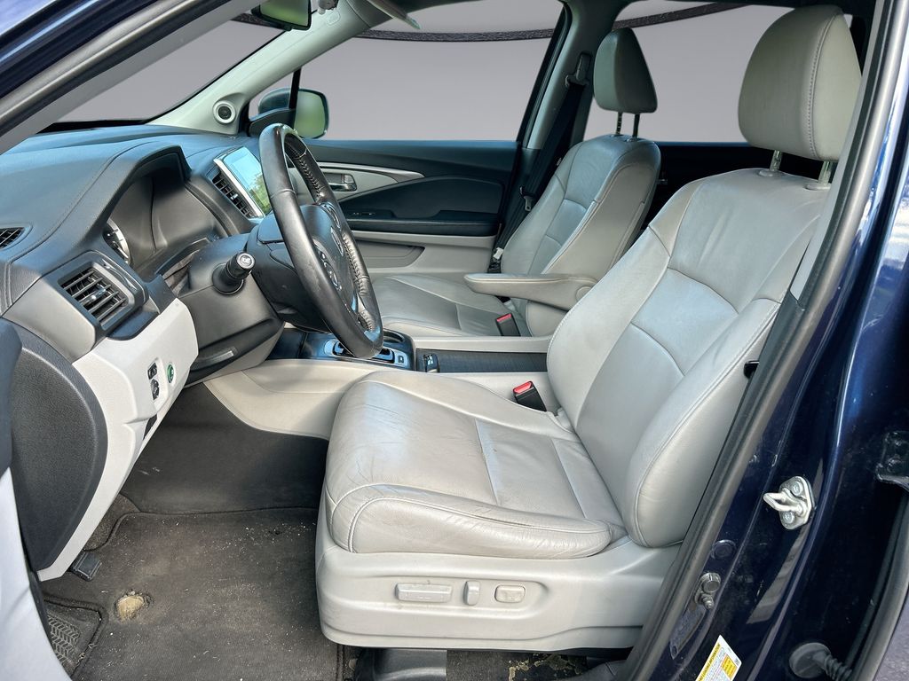 Thumbnail: 2018 Honda Pilot - 11