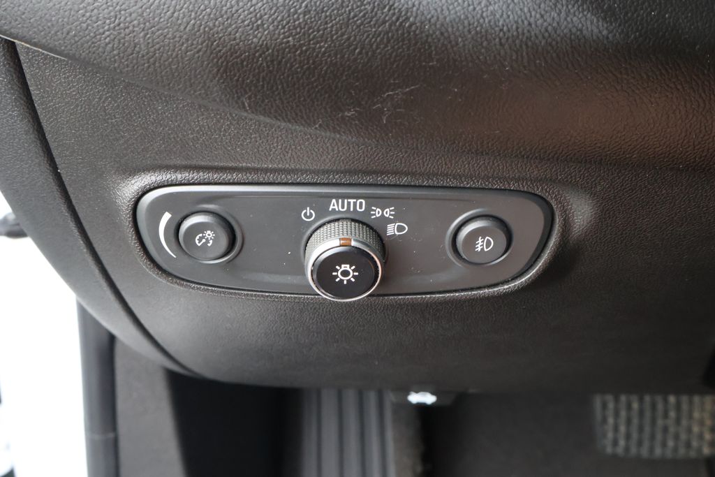 Thumbnail: 2020 Chevrolet Equinox - 19