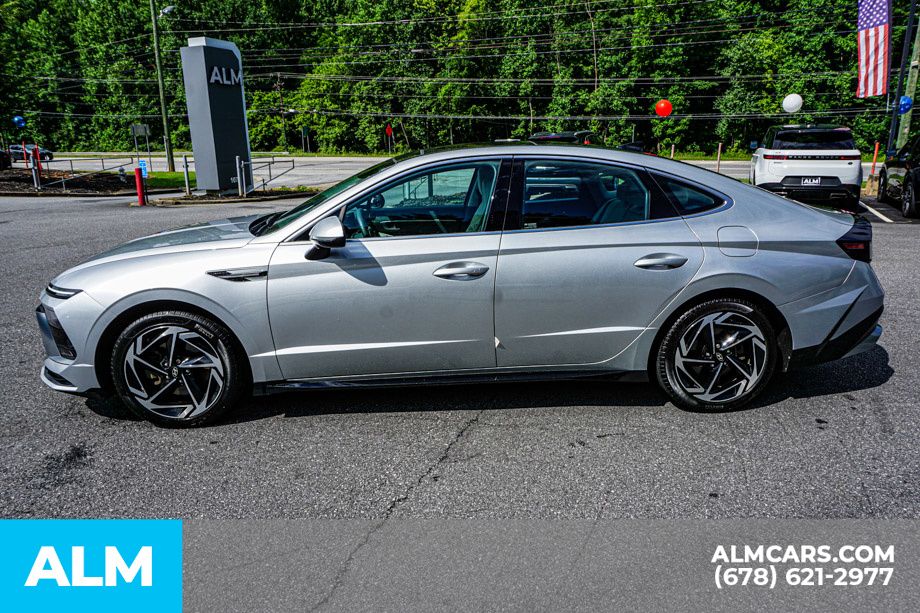 Used 2024 Silver Hyundai SEL image 7