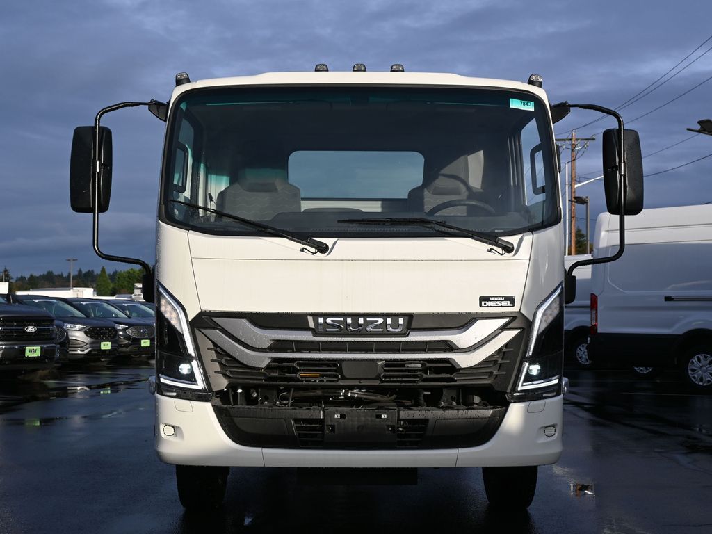 2025 Isuzu NPR XD 
