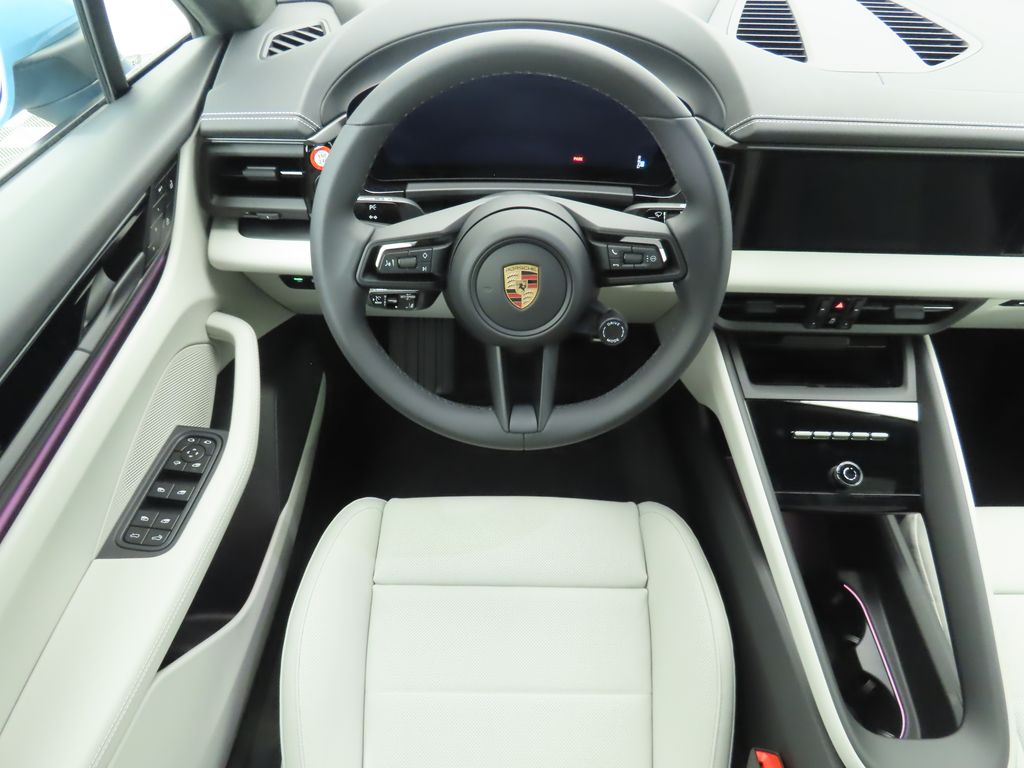 Thumbnail: 2025 Porsche Macan - 13