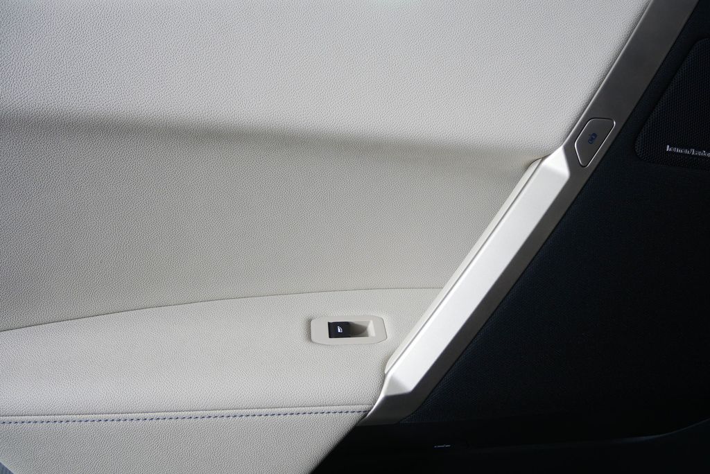 Thumbnail: 2026 BMW iX - 15