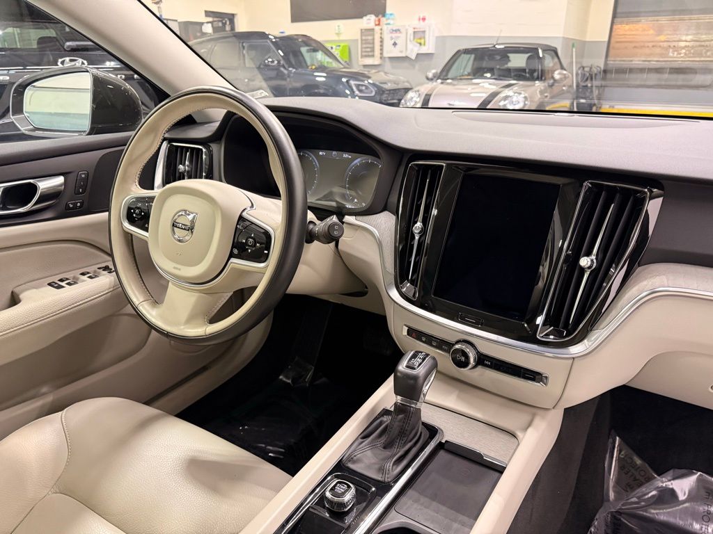 Thumbnail: 2022 Volvo S60 - 30