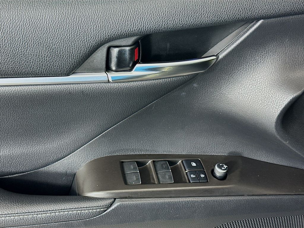 Thumbnail: 2021 Toyota Camry - 17