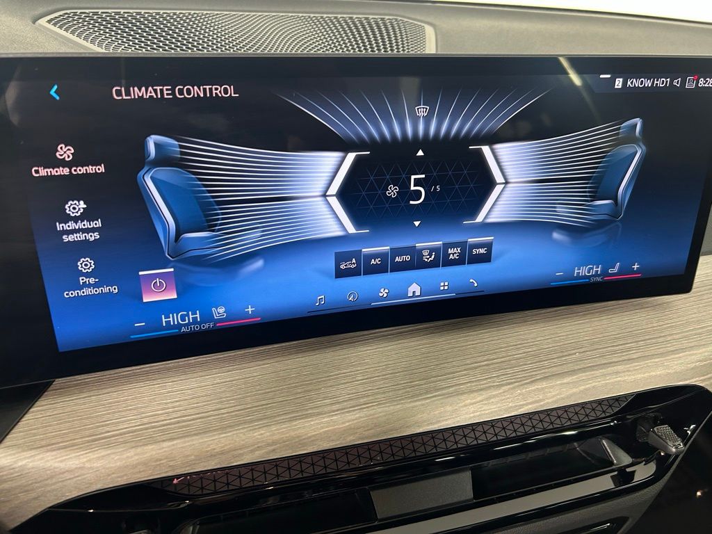 Used 2025 White BMW 330i xDrive image 9