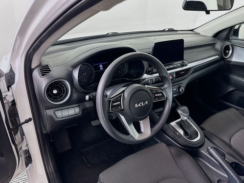 2023 Kia Forte LXS 9