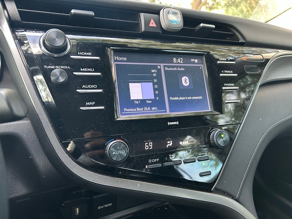 2020 Toyota Camry SE 20