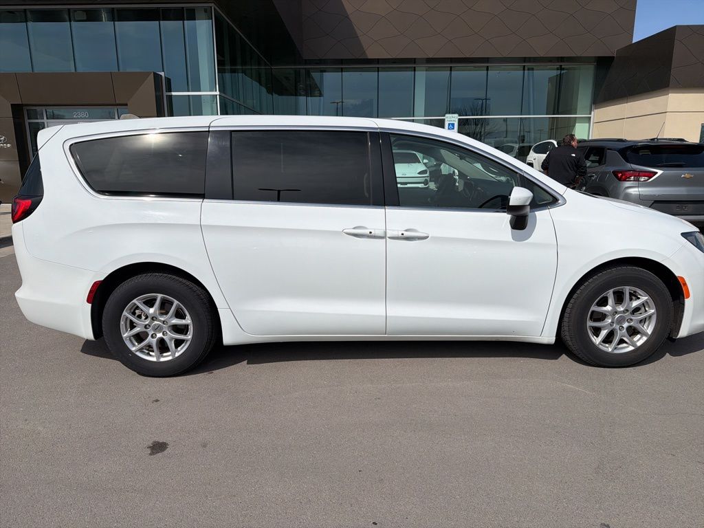 2023 Chrysler Voyager