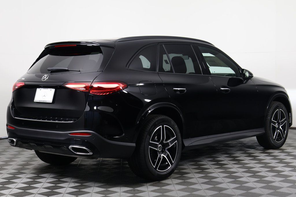 2025 Mercedes-Benz GLC 300 2