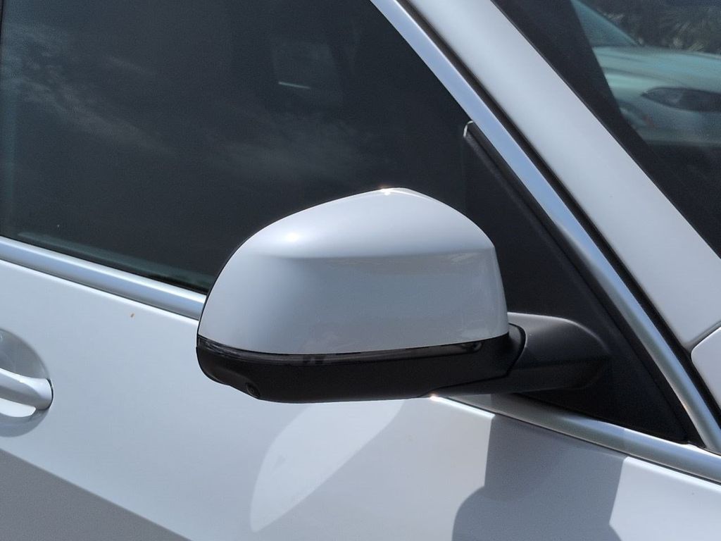 New 2026 White BMW xDrive40i image 12