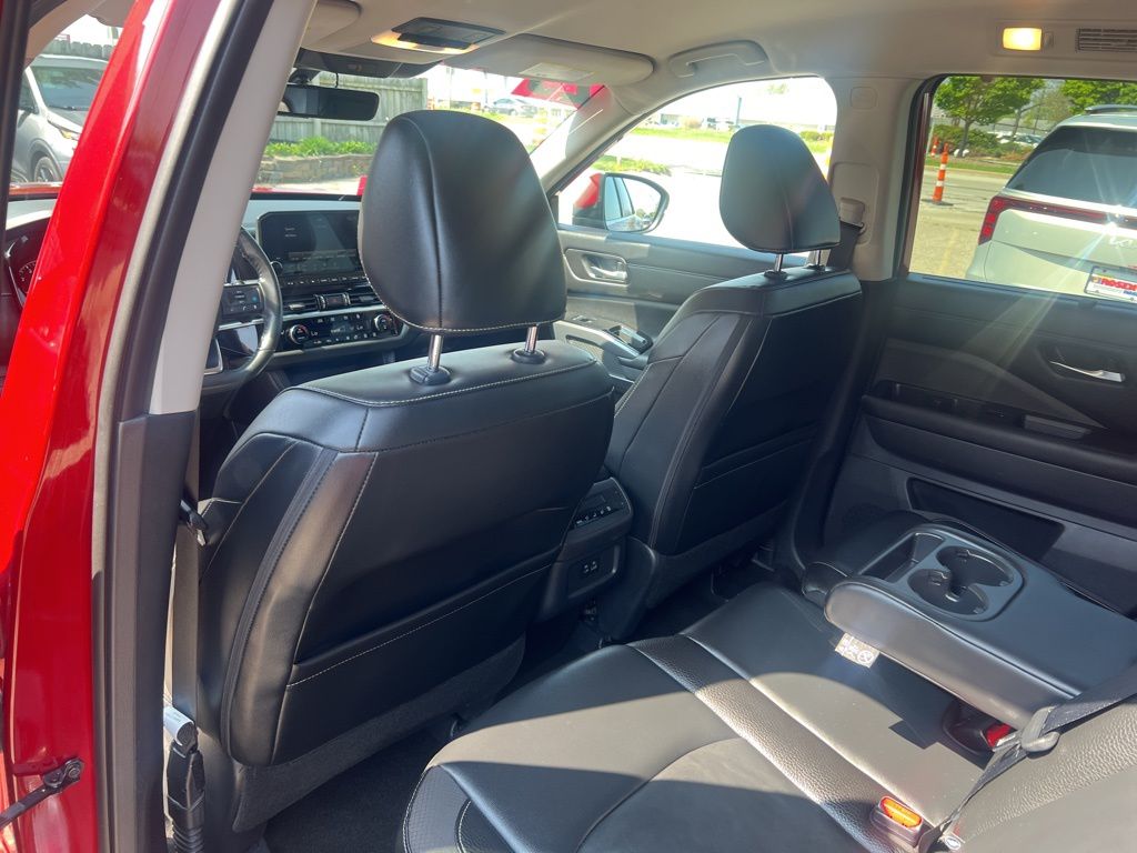 2023 Nissan Pathfinder SL photo