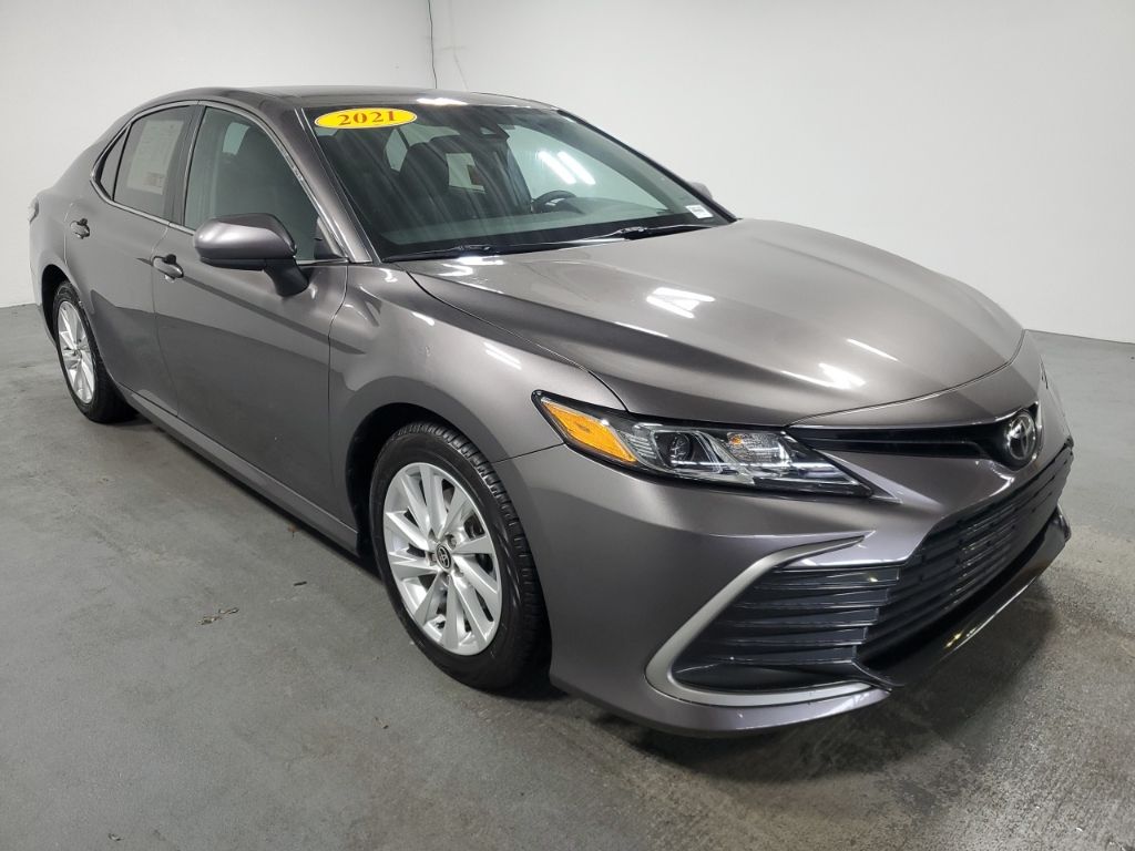 2021 Toyota Camry LE 3