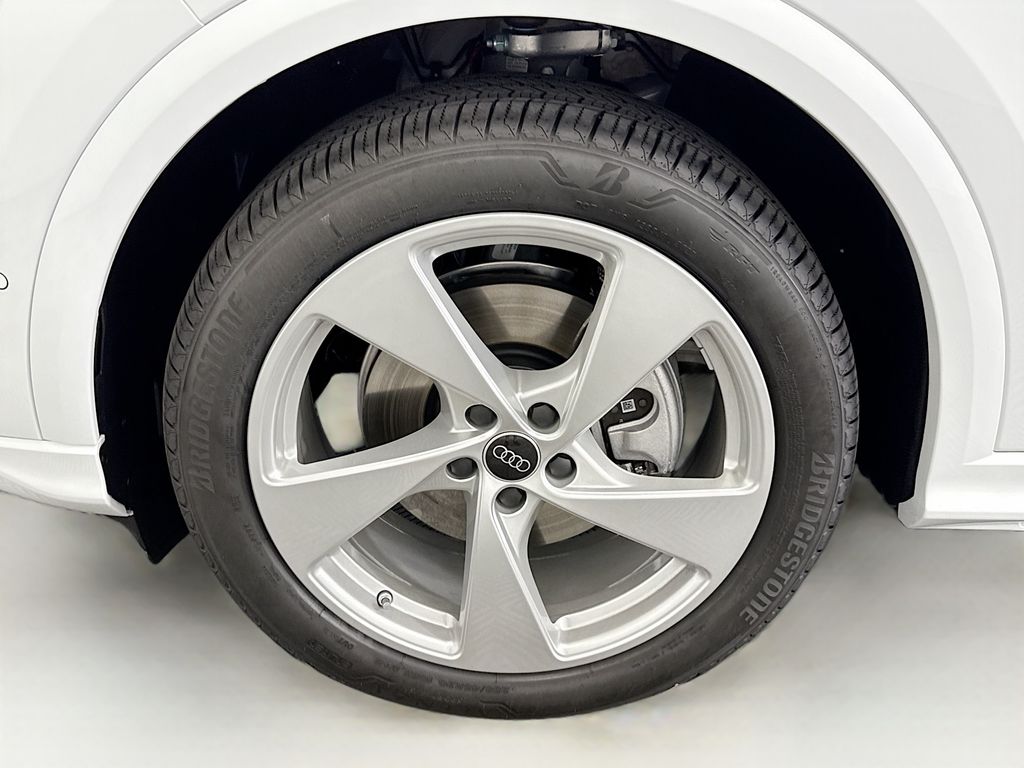 Thumbnail: 2025 Audi Q5 - 30