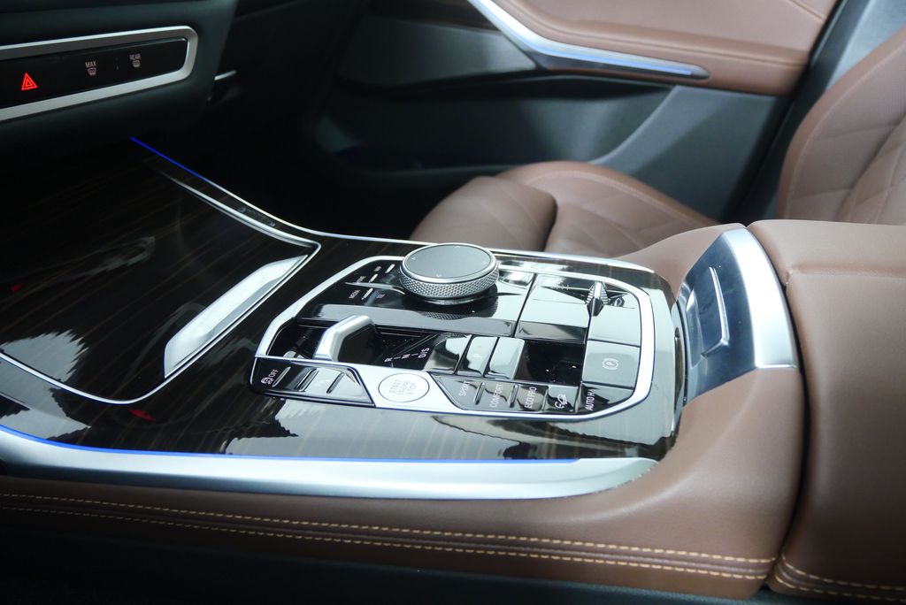 Thumbnail: 2026 BMW X7 - 28