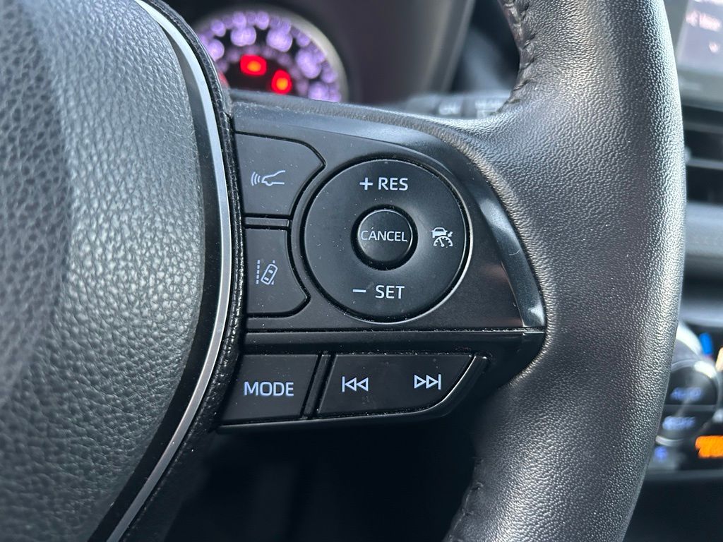 Thumbnail: 2021 Toyota RAV4 - 20