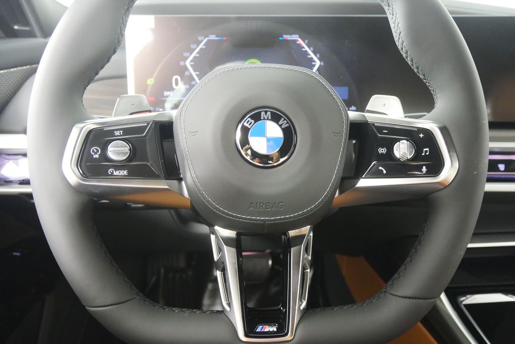 Thumbnail: 2025 BMW 7 Series - 21