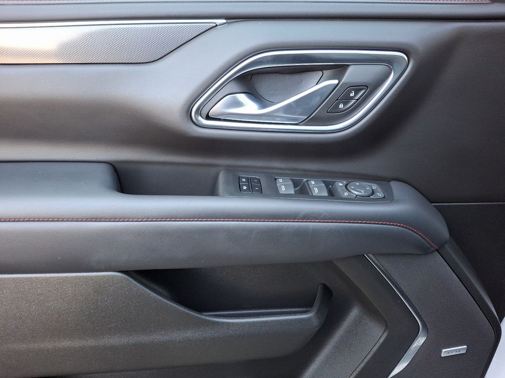 2022 Chevrolet Suburban RST 13