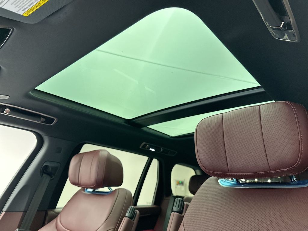 Thumbnail: 2025 Land Rover Range Rover - 10