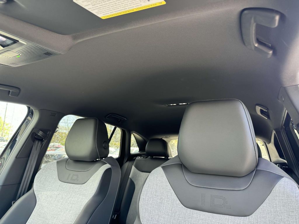 2025 Volkswagen ID.4 Pro photo