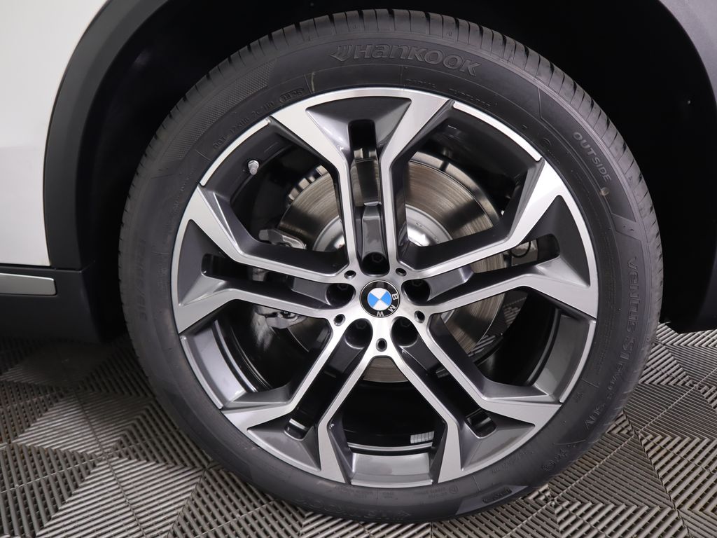 Thumbnail: 2026 BMW X5 - 32