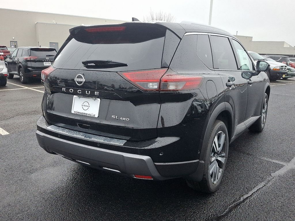 2025 Nissan Rogue SL 4